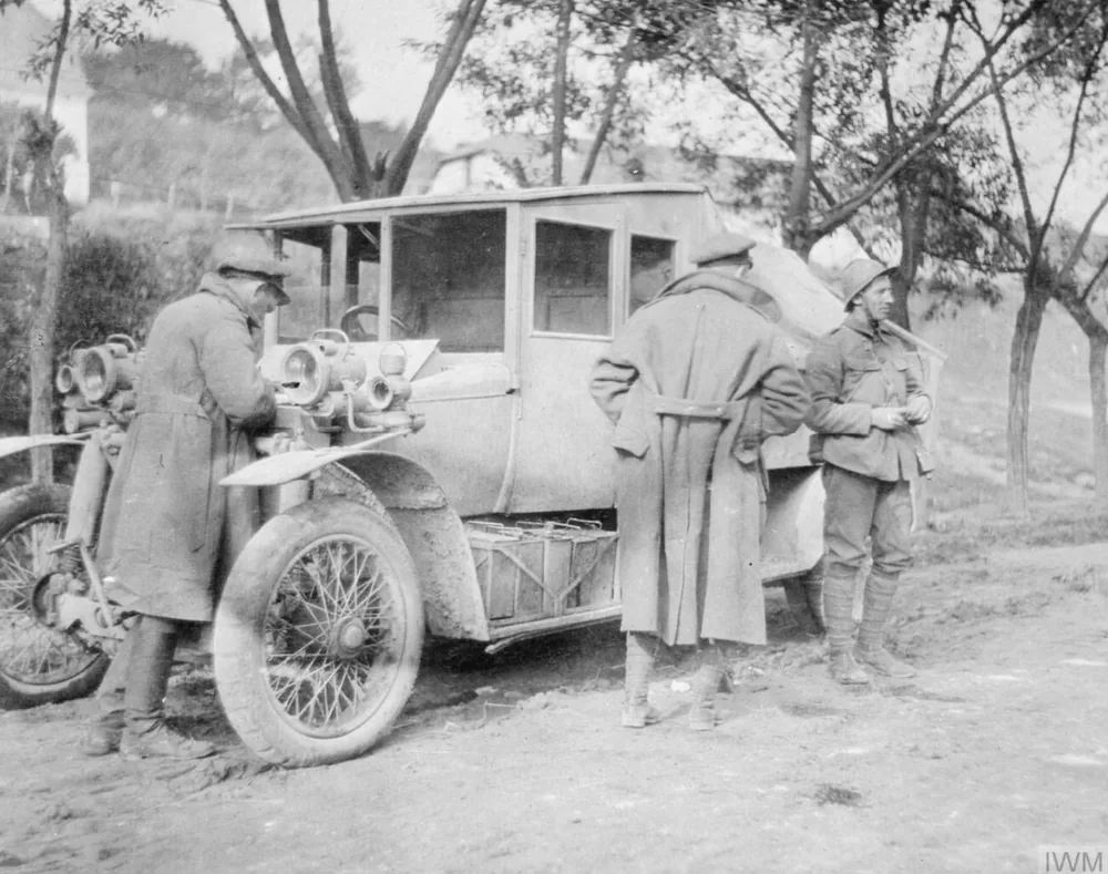 Panzerwagen der britischen Marineflieger an der Ostfront, 1915