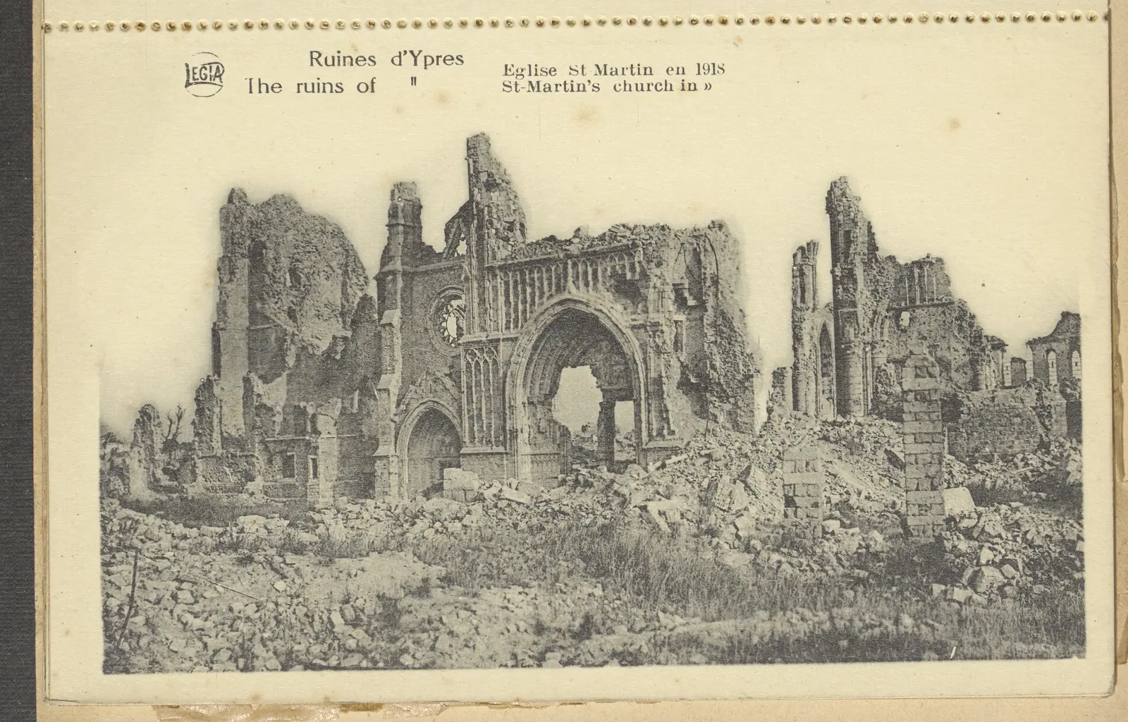 Die Ruine der Martinskathedrale von Ypern im Jahr 1918